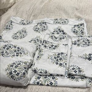 White&Blue Floral Sheet Set (flat, fitted, 2 king cases, 2 standard cases)
